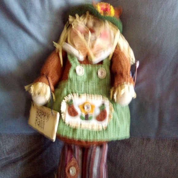 Fall scarecrow lady - Picture 2 of 2